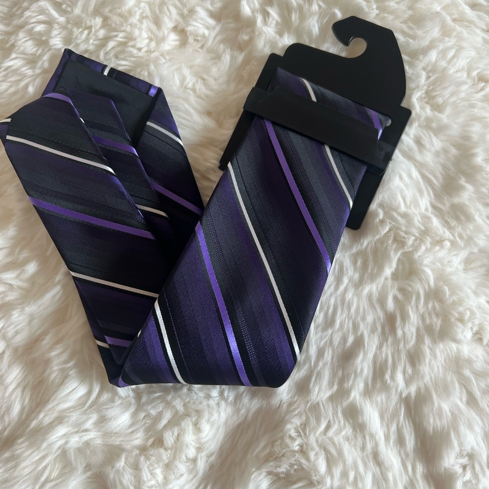 Excellent condition! Office Necktie brand is Arrow, color black & blue.